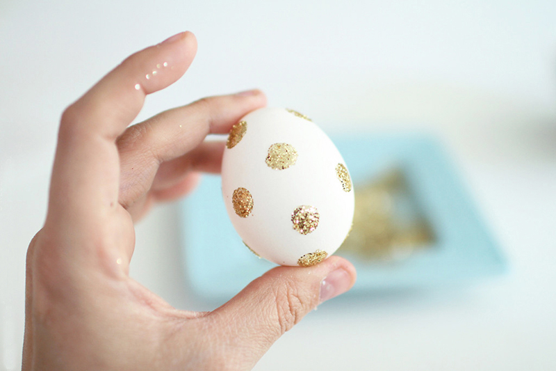 DIY Glitter Easter Eggs #DIY #Easter #Craft