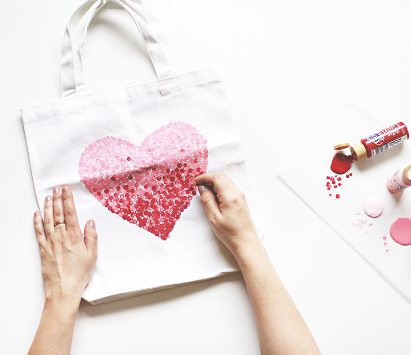 DIY Ombre Heart Valentine's Tote | KaraLayneAndCo.com #DIY #Craft #ValentinesDay