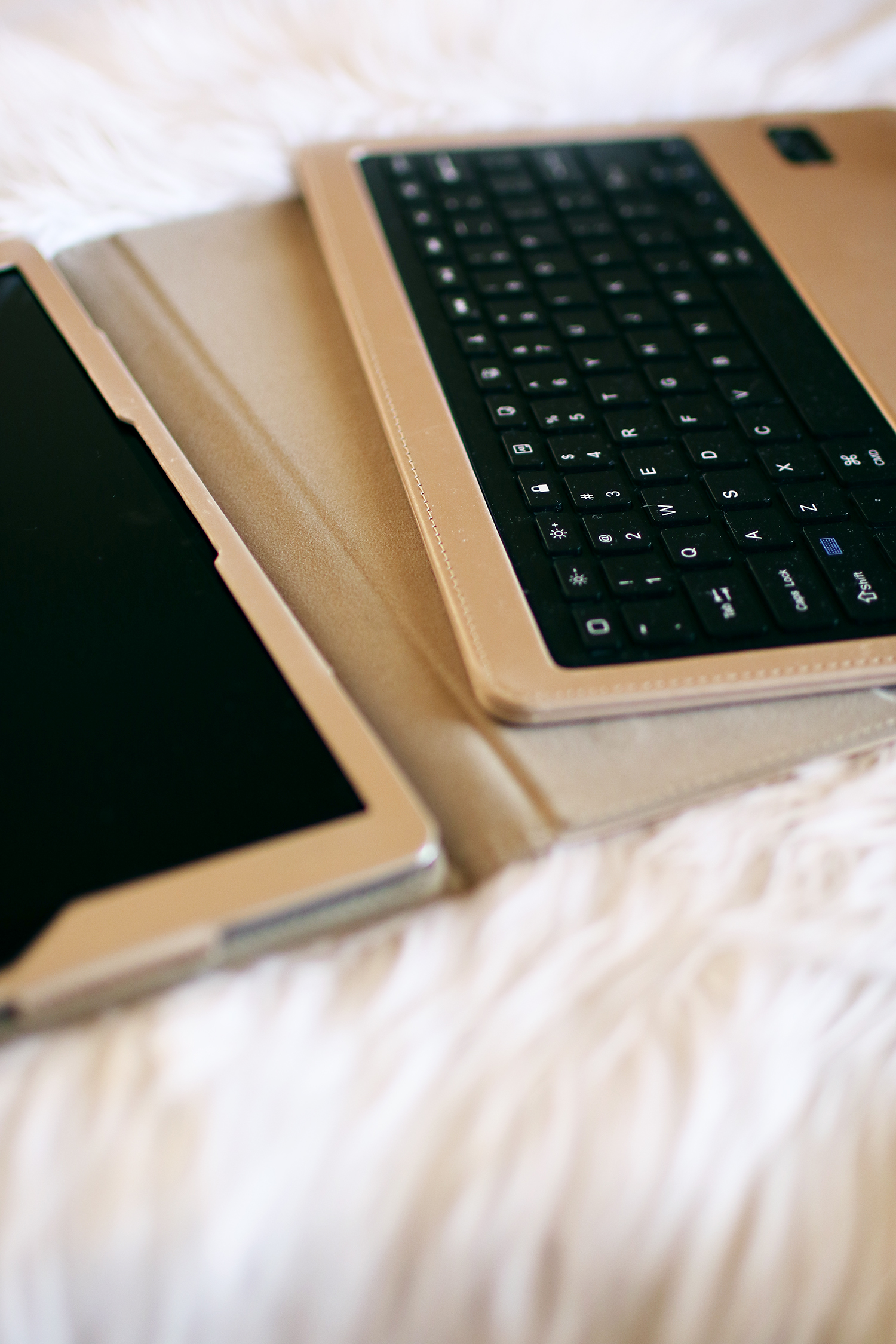 Another round of my latest finds and obsessions for the month of April and this time I am sharing all about my review of the iPad Pro and the accessories I found to be the perfect fit. Catch it all over on Haus of Layne! #iPadProReview #ApplePencil #Apple #TechReview