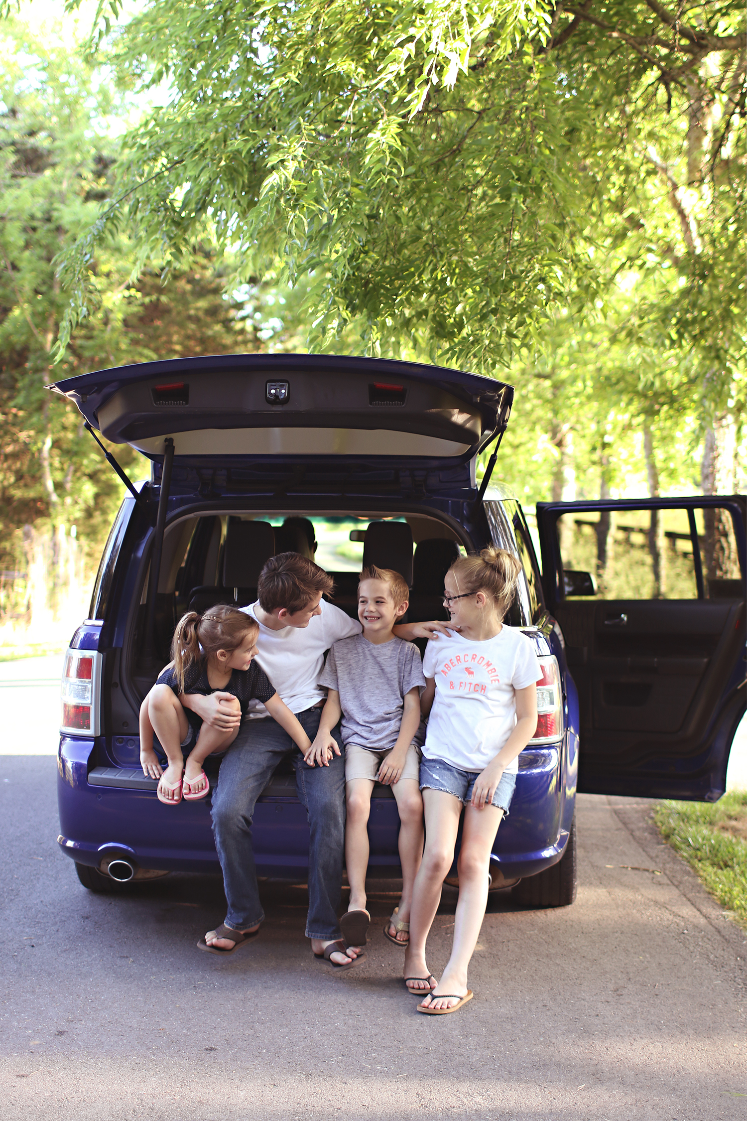 Road trip activities for the kids and ways to pass the time on those summer road trips! Come and get the FREE scavenger hunt printable and links to our favorite finds. All on Haus of Layne! #SummerRoadTripActivities #SummerRoadtrip #RoadtripWithKids