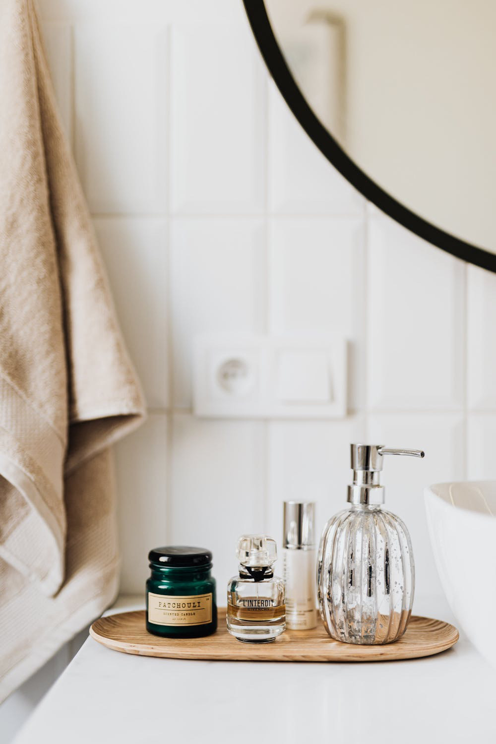 Why our family said goodbye to synthetic fragrances and the harm they cause. Find out more over on KaraLayne.com! #SyntheticFragrance #SyntheticFragranceDangers #ToxicProductsInHome #CleanLiving #CleanLivingLifestyle #EssentialOils
