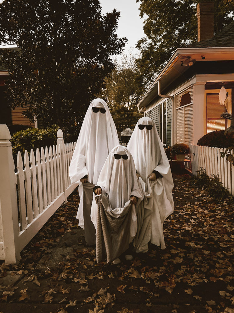 Easy DIY Halloween Costume Ideas: Classic Ghost | Kara Layne