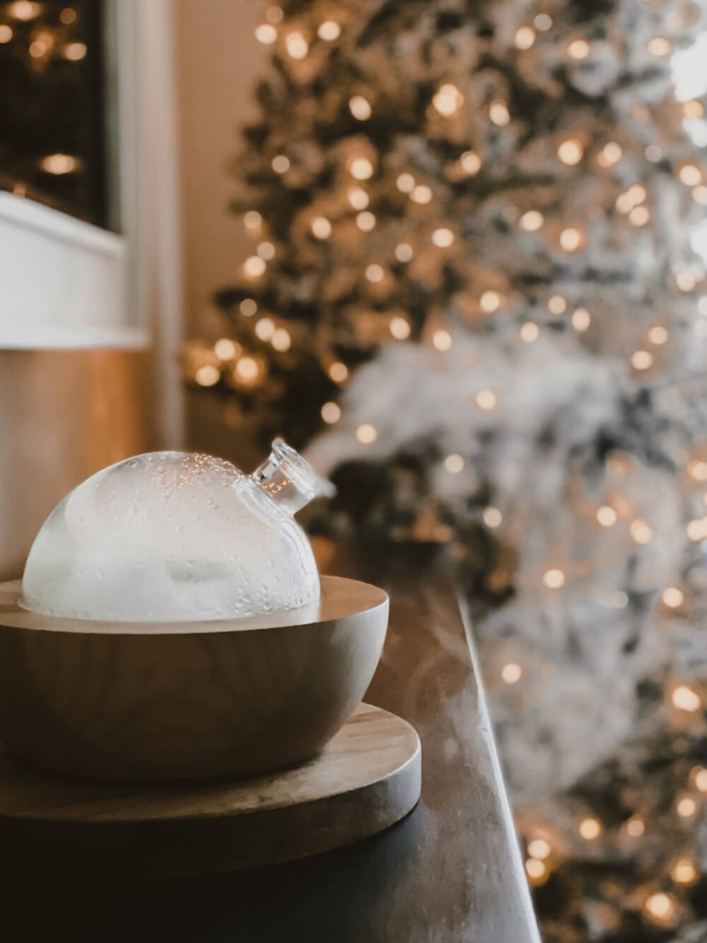 Sharing how I make my Christmas tree smell real. Just because you use a faux tree doesn't mean you can't get that amazing tree smell - without the synthetic fragrances. Catch the how to over on the blog!