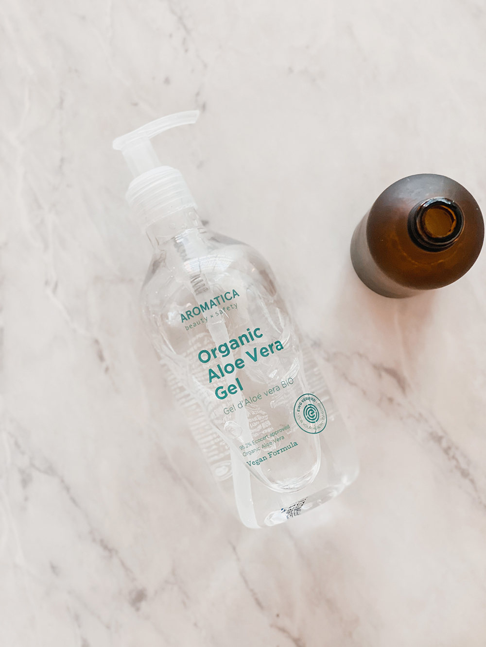 Sharing with you an amazing and simple recipe for a homemade after-sun spray to use after spending time outside. Clean ingredients too which is always the goal. Get the recipe over on the blog!