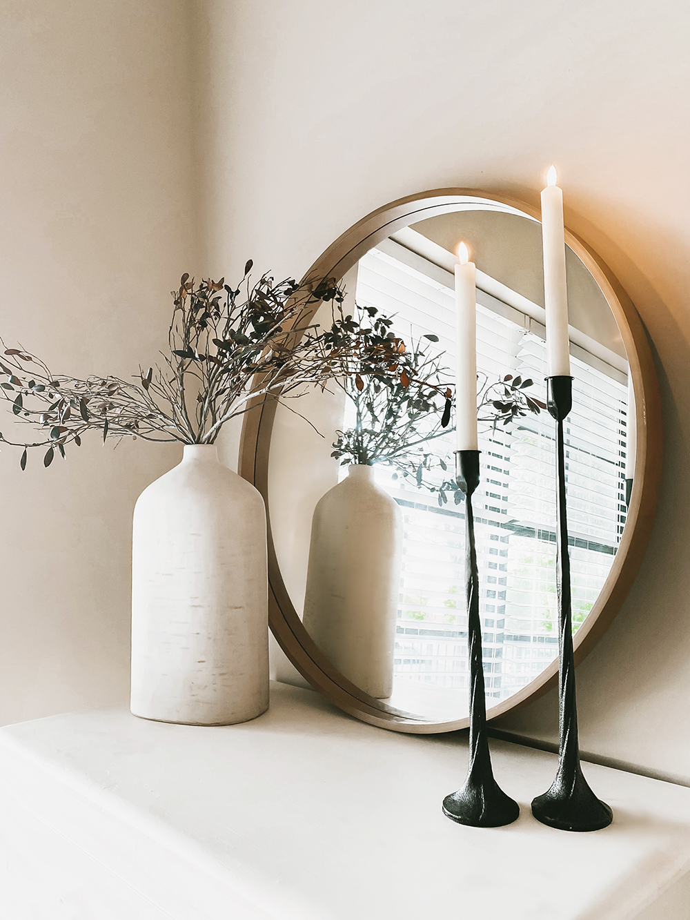 An easy fall decor idea for you and it's all about decorating with branches! This is such a great way to invite the season into your home and give your space a touch of fall. A simple DIY that you can have done in just a few minutes. Catch it all over on KaraLayne.com!