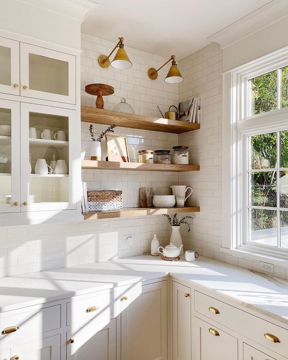 Eight open kitchen shelf scroll stoppers to kick off the week! From different styles to beautiful styling, I love what open shelves can add to a kitchen design, don't you? Dive in and get inspired for your own home on KaraLayne.com!
