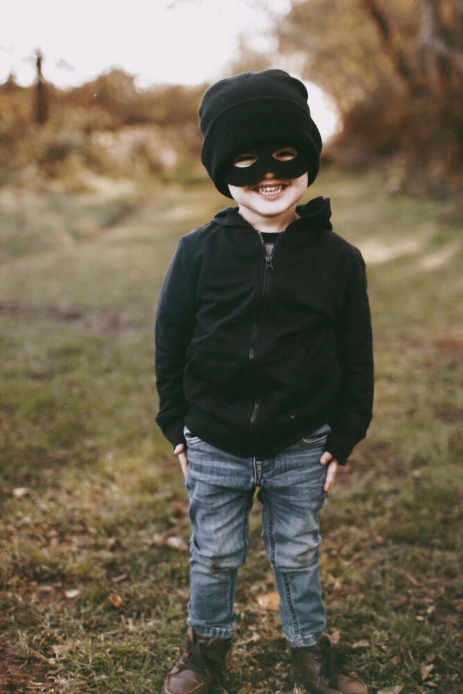 Another easy Halloween Costume Idea and this one works for the whole family too! I am sharing our take on a simple robber costume that we did a few years ago and had so much fun with. Catch it now along with the where we found our items over on KaraLayne.com!